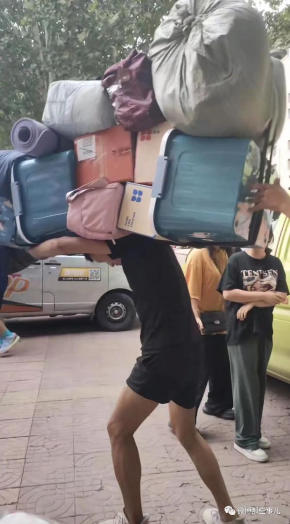 这学长比生产队的驴都能扛！学长给你做样子，你把学长当祥子