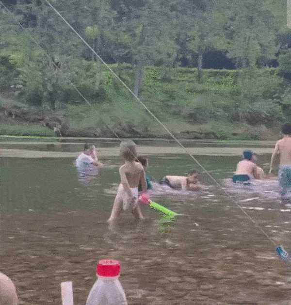 【今日爆笑动态图】这跑操更像是集体梦游！