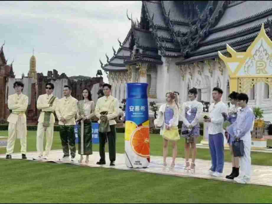 因为中国好声音的事，卖安慕希的女主播和网友骂起来了