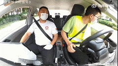 【今日爆笑动态图】体贴的媳妇在给自己的老公挑选合适的刑具